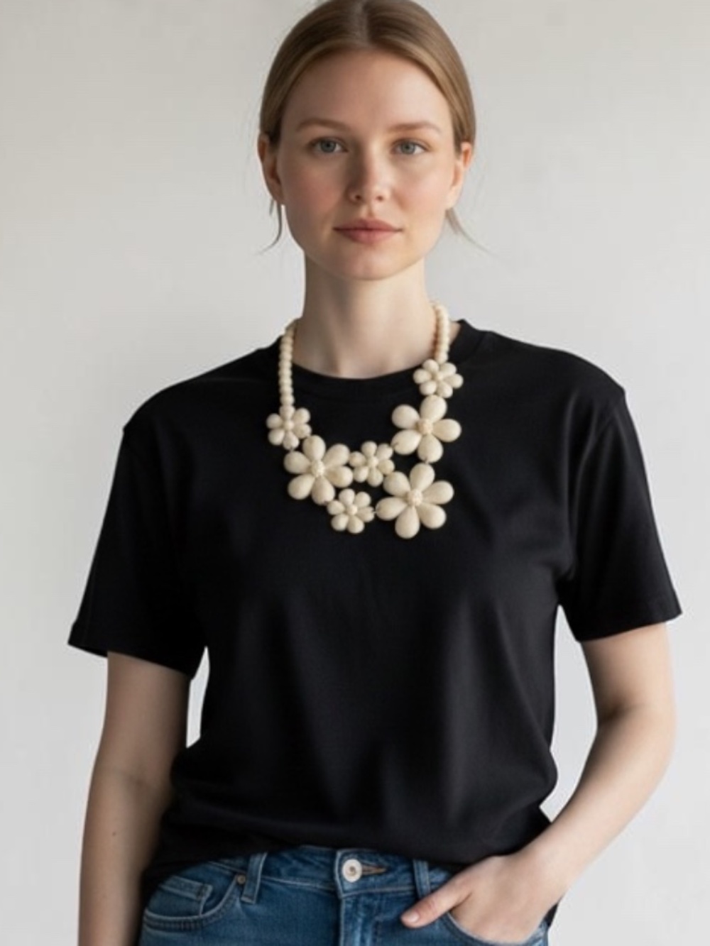 EUC Vintage Mod-Cloth Women’s Cream Floral Bib Statement Necklace 20 in, Long